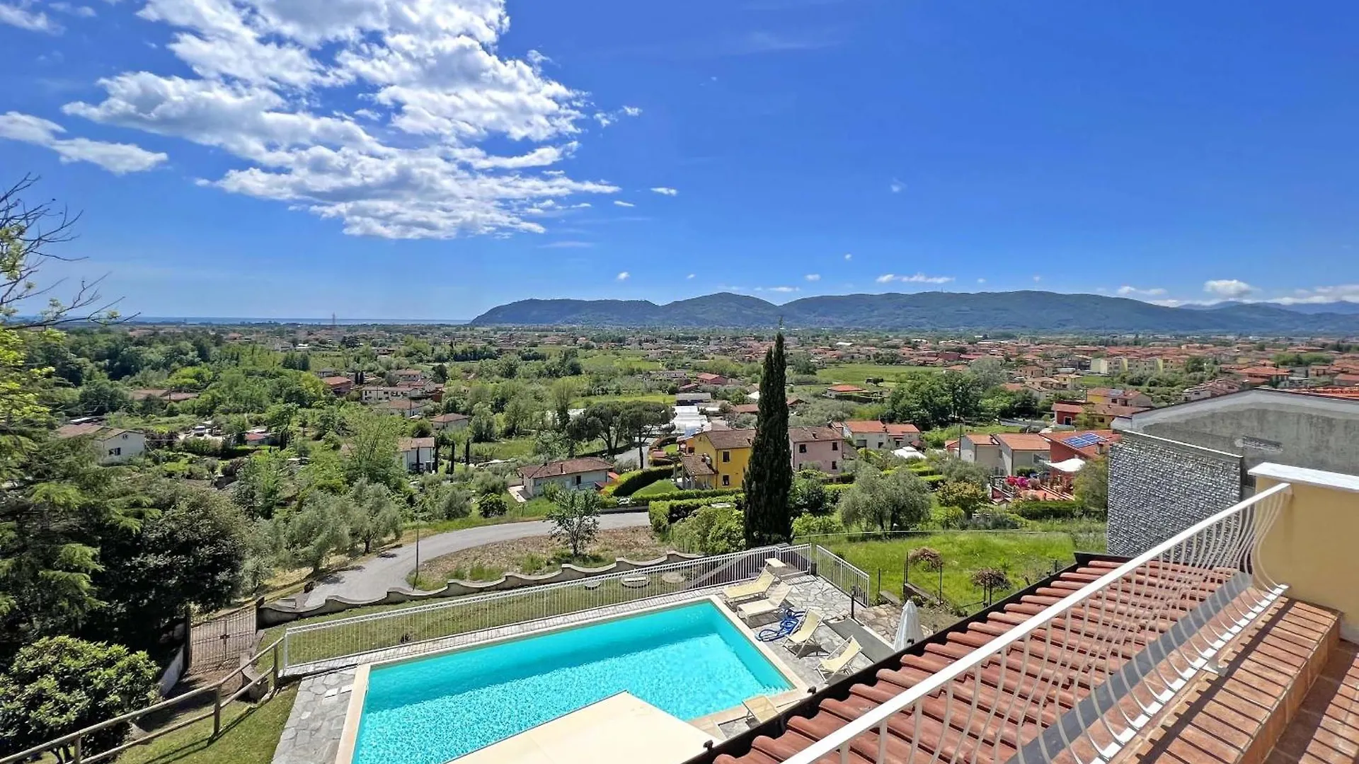 Villa Collina Del Sole 12 Pax By Villasretreats Nicola Italy