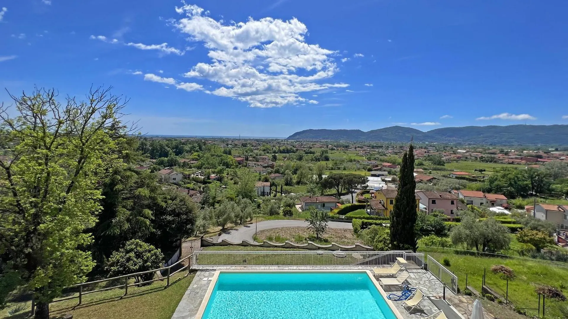 Villa Collina Del Sole 12 Pax By Villasretreats Nicola 0*,  Italy